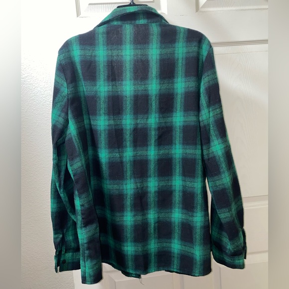 Flannel 💚🖤 - Picture 7 of 8